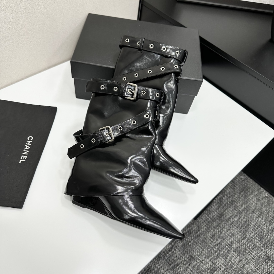 TOP CHANEL Boots with Shiny Leather - 2 Color