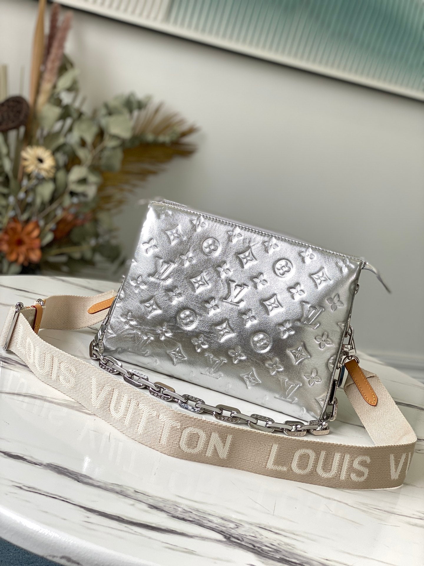 TOP Louis Vuitton LV £V Coussin PM Bag 26x20x12cm- Silver