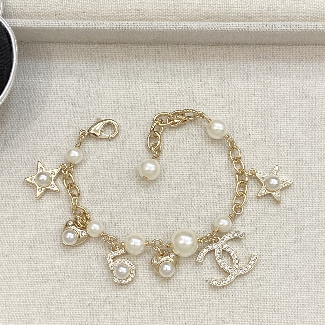 TOP CHANEL Bracelet - Gold