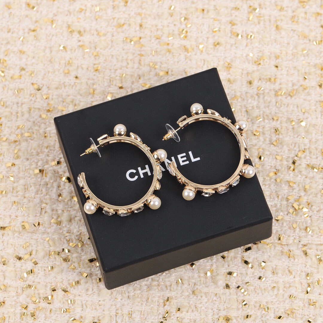TOP CHANEL Half Circle Earrings