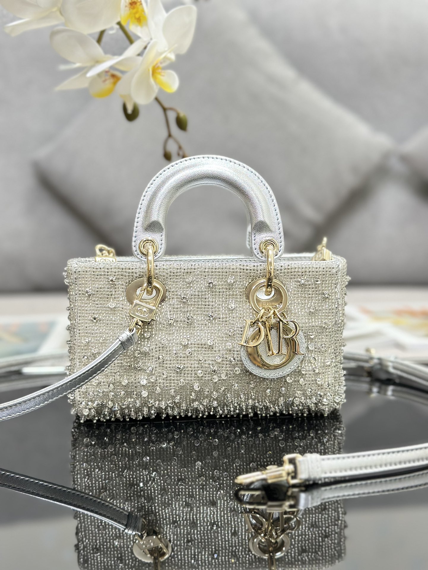 TOP Christian Dior Super Mini Embroidery Beads Lady D-Joy Bag 16*9*5cm -2 Colors