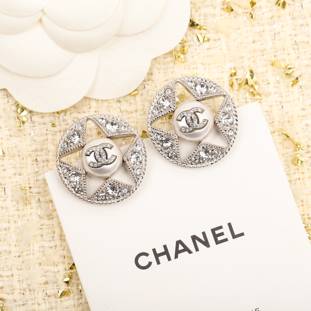 TOP CHANEL Star CC Earrings