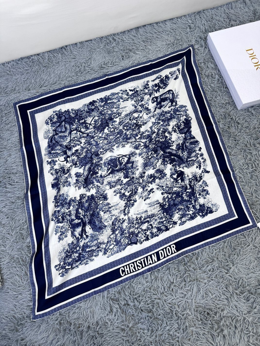 TOP Christian Dior Animal World Scarf 90x90cm - 3 Colors
