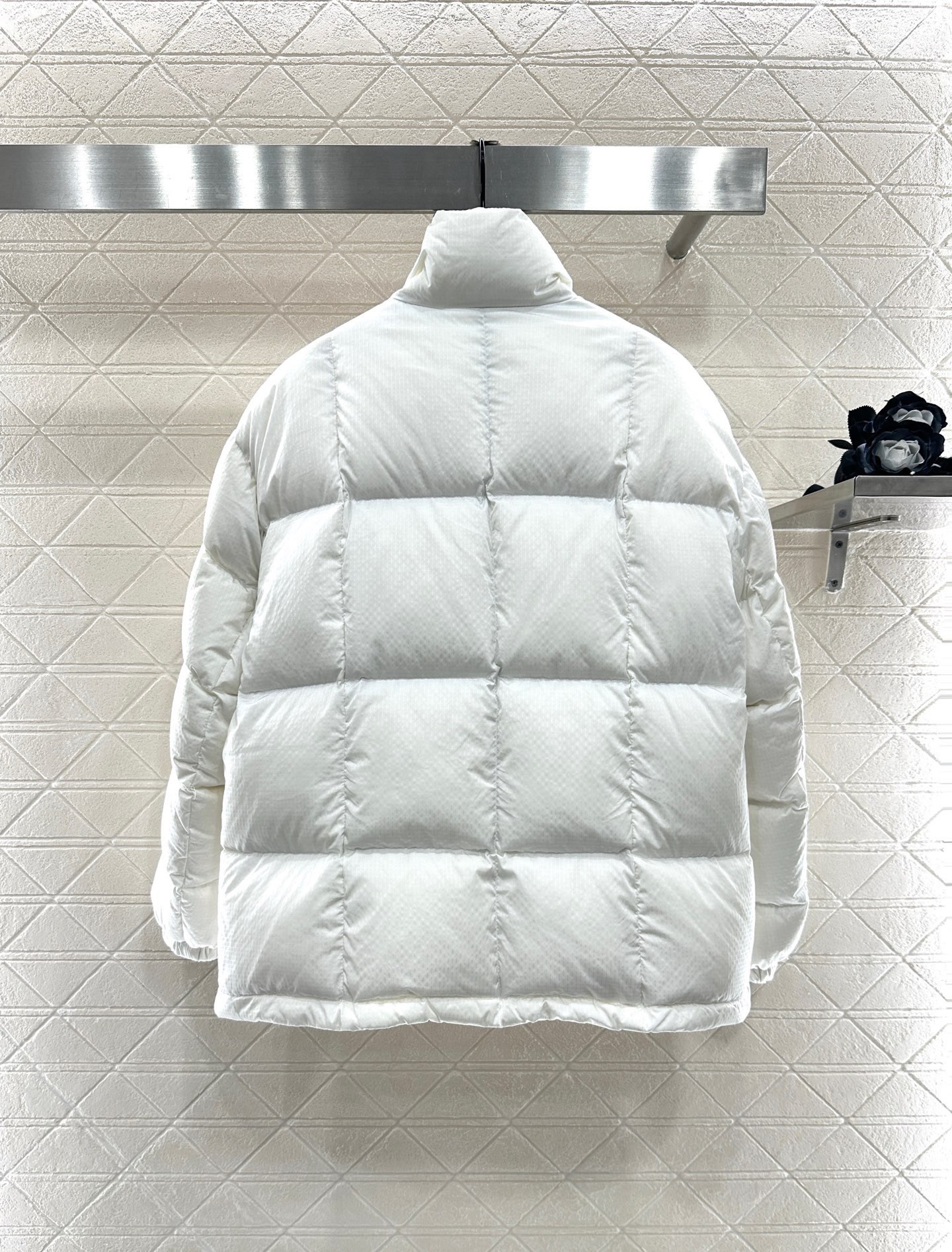 TOP Louis Vuitton LV Down Jacket - White