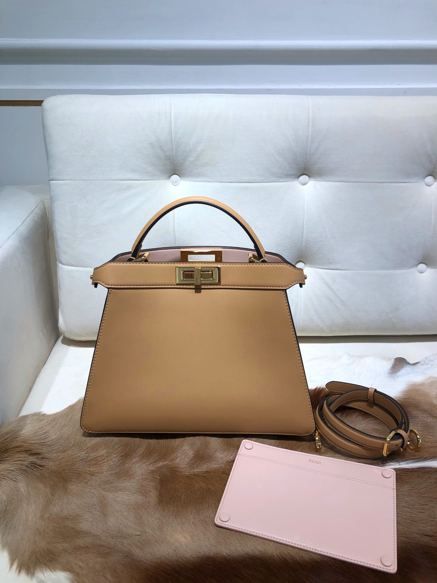 TOP FENDI Iconic Medium Peekaboo ISeeU Handbag 33cm - Brown