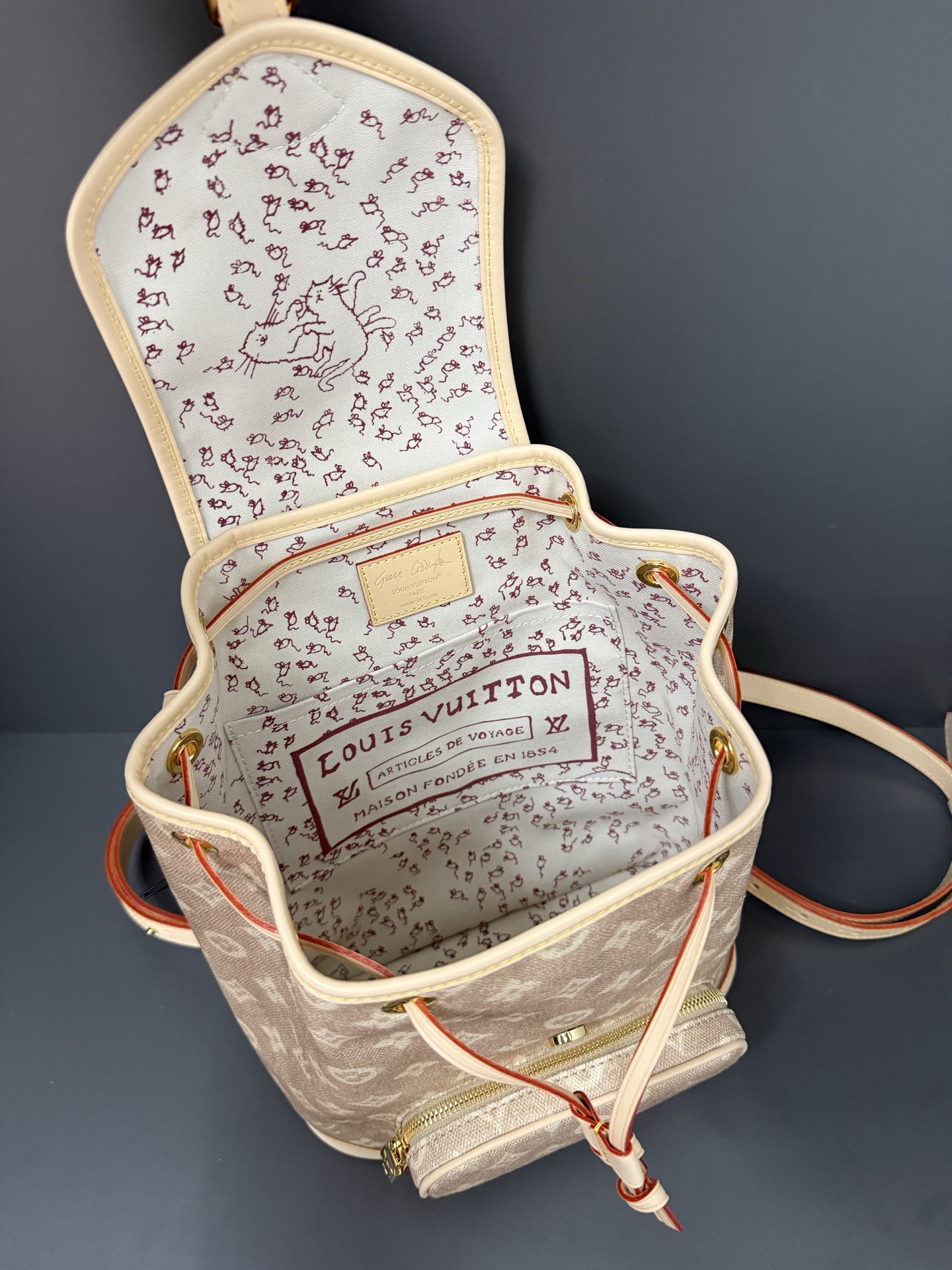 TOP Louis Vuitton LV Travels With Montsouris Backpack 30 x 18 x 28 cm - Beige