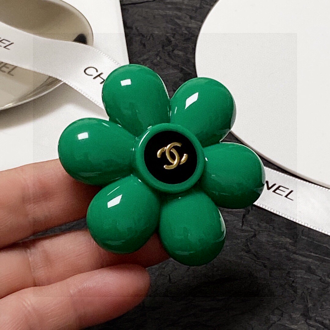 TOP CHANEL Flower Brooch-Green