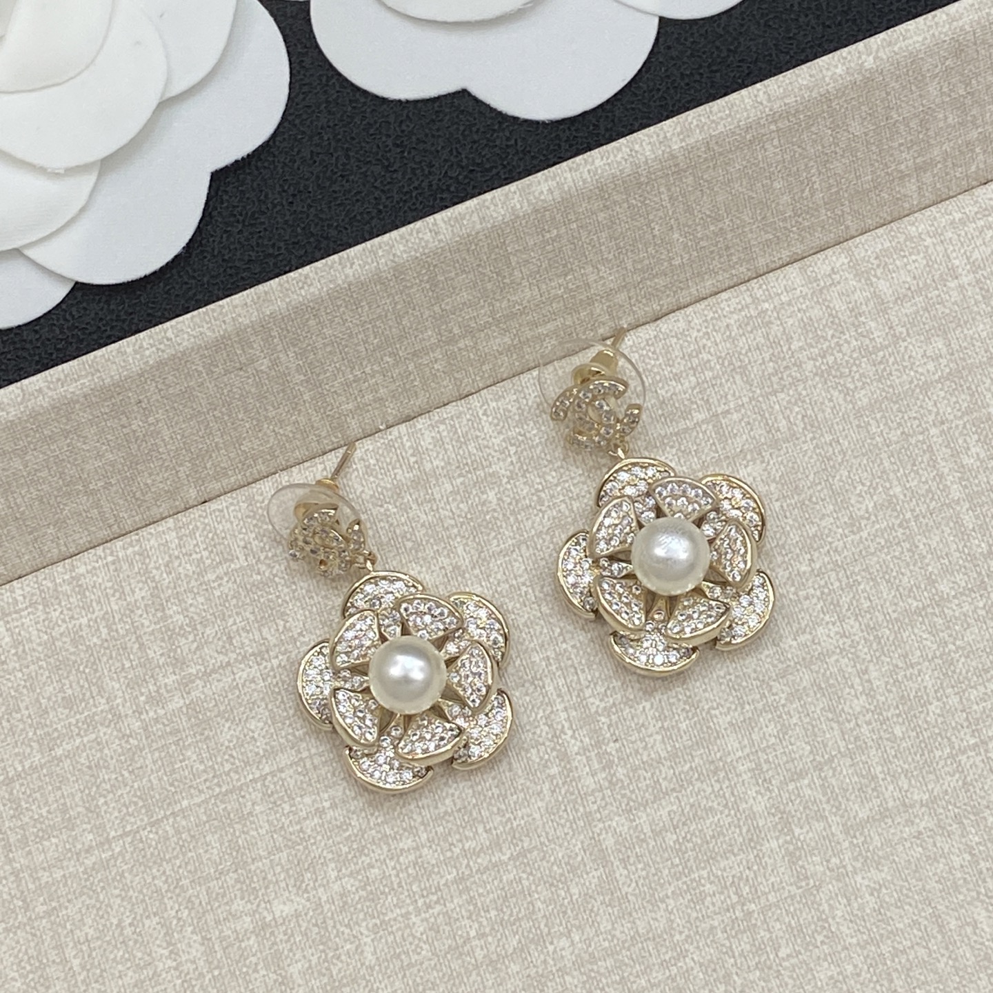 TOP CHANEL CC Earrings - Gold