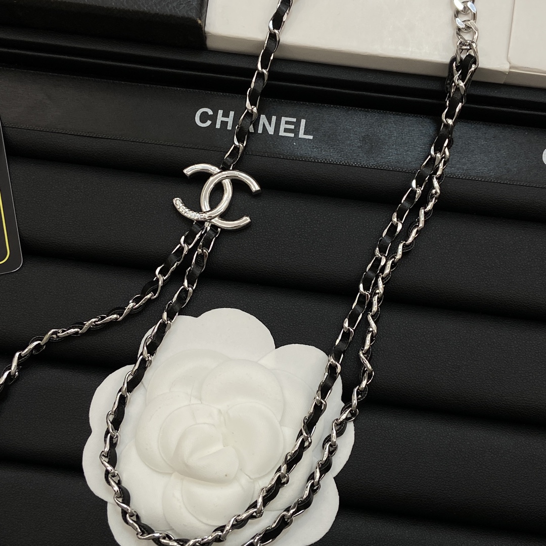 TOP CHANEL CC Necklace - Silver/Black
