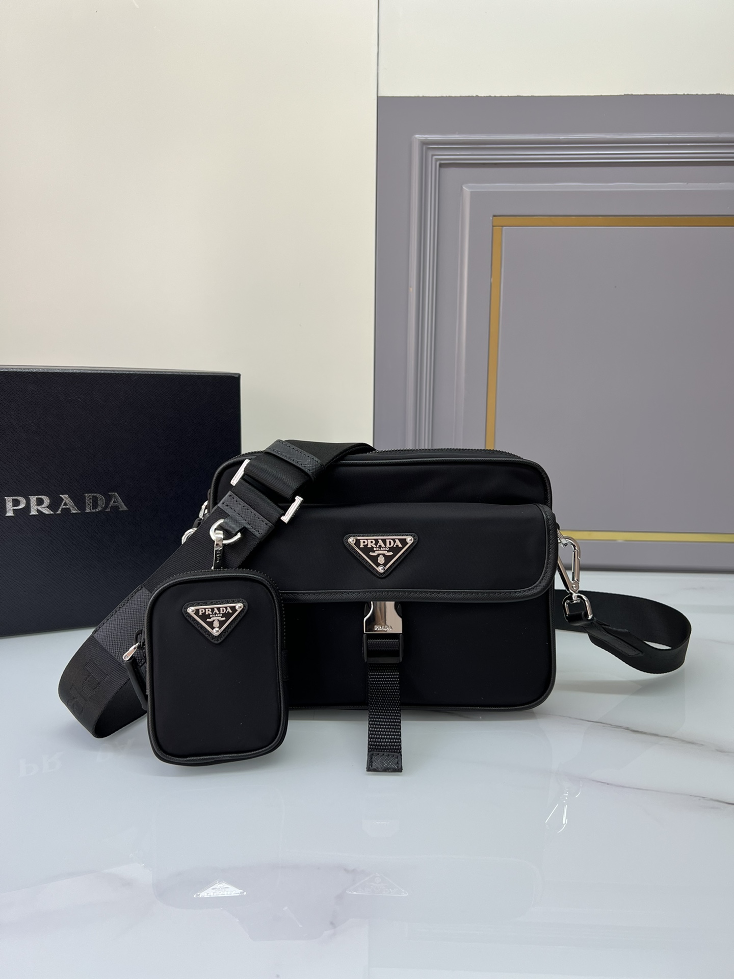 TOP PRADA Messenger Bag Nylon 22x16x5cm - Black