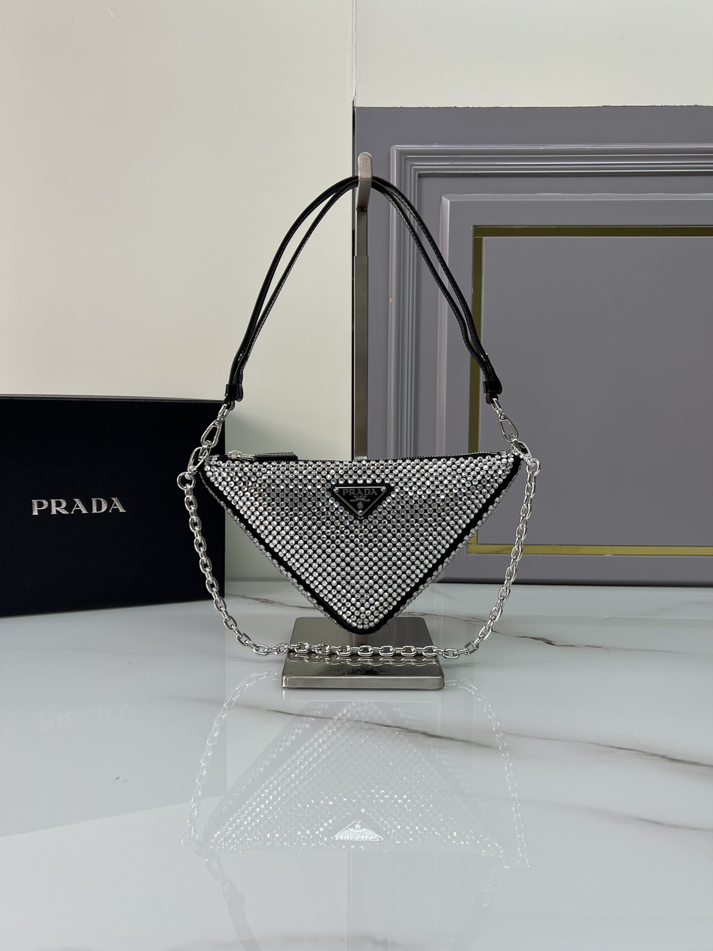 TOP PRADA Triangle Bag 26×16×5cm - Black