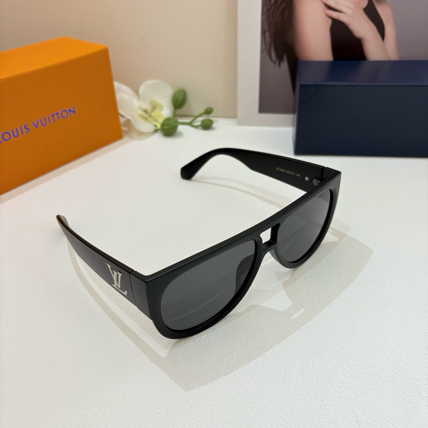 TOP Louis Vuitton LV Sunglasses - 3 Colors