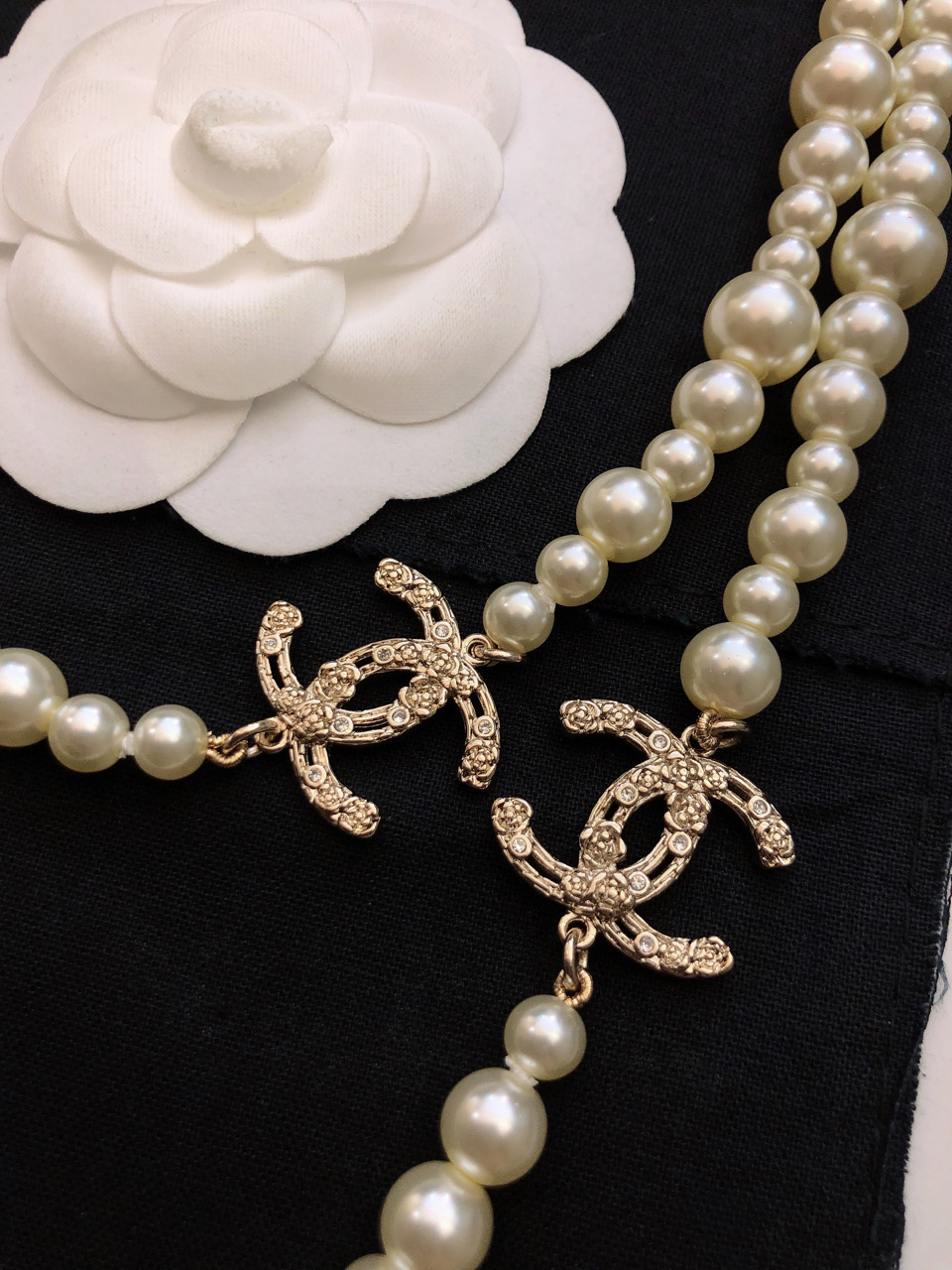 TOP CHANEL Classic Pearl Necklace