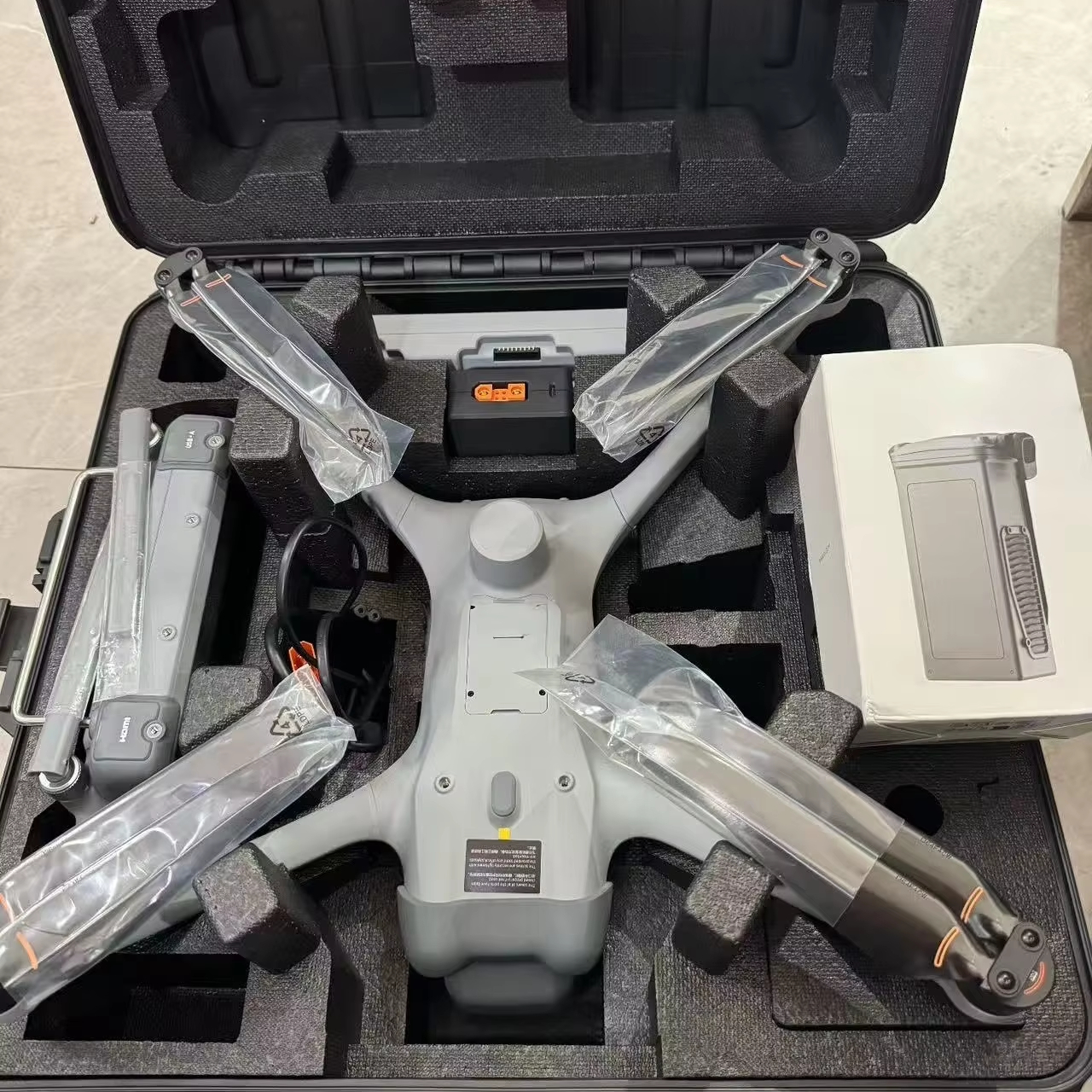Matrice 4D Infrared Thermal Imaging Gimbal Cameras with RC Plus 2 Enterprise Combine for Industrial Inspection or Public Safety Protection
