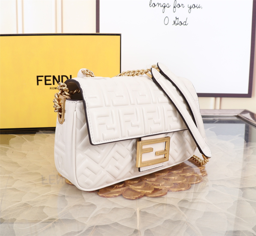 TOP FENDI FENDI Baguette Sheepskin Bag - White