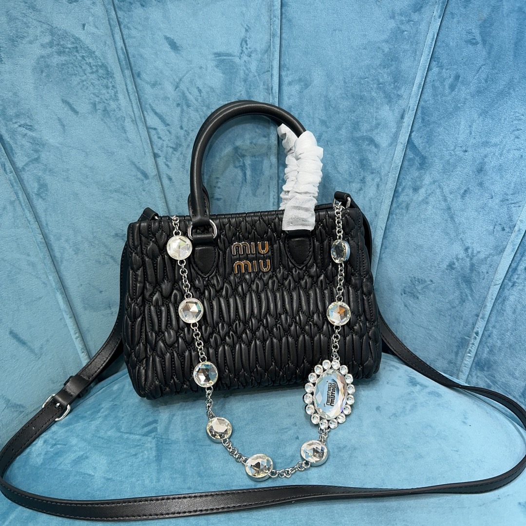 TOP Miu Miu Lambskin Crystal Diamond Chain Bag 20 x 16 x 11 cm - 4 Color