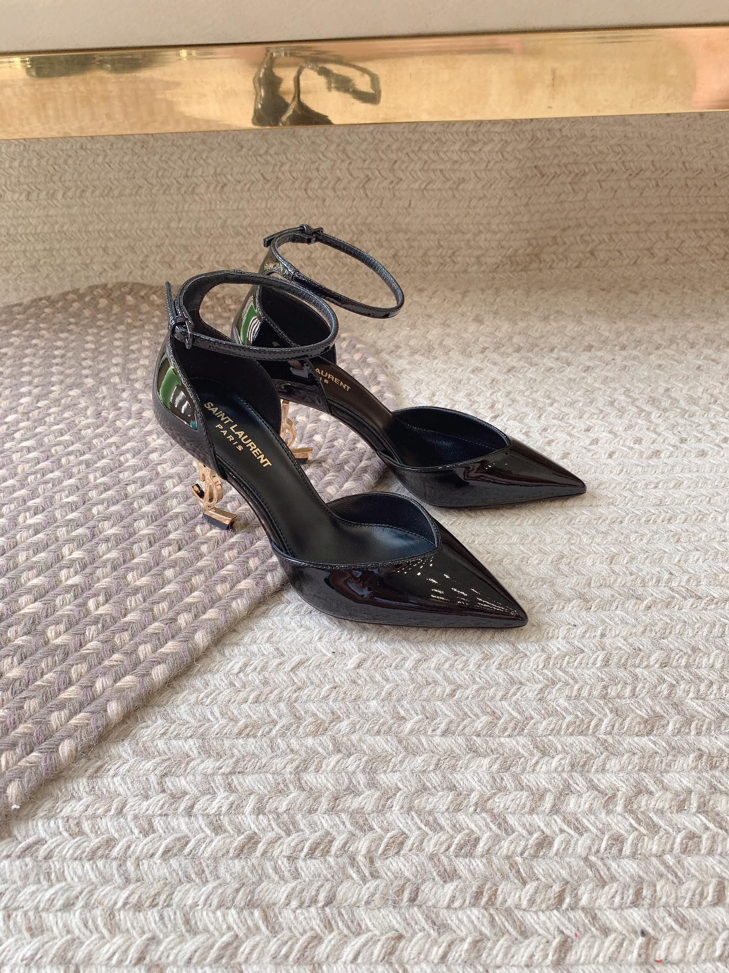 TOP Yves Saint Laurent YSL Cow Patent Leather Hollow High Heels - 10.5cm - Black