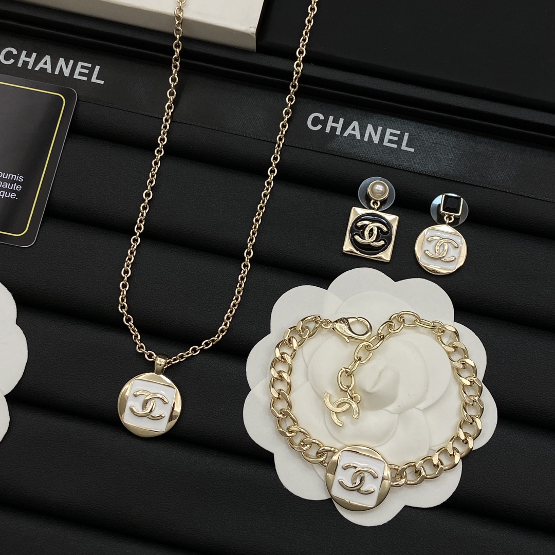 TOP CHANEL Necklace Bracelet Earrings Set - Gold