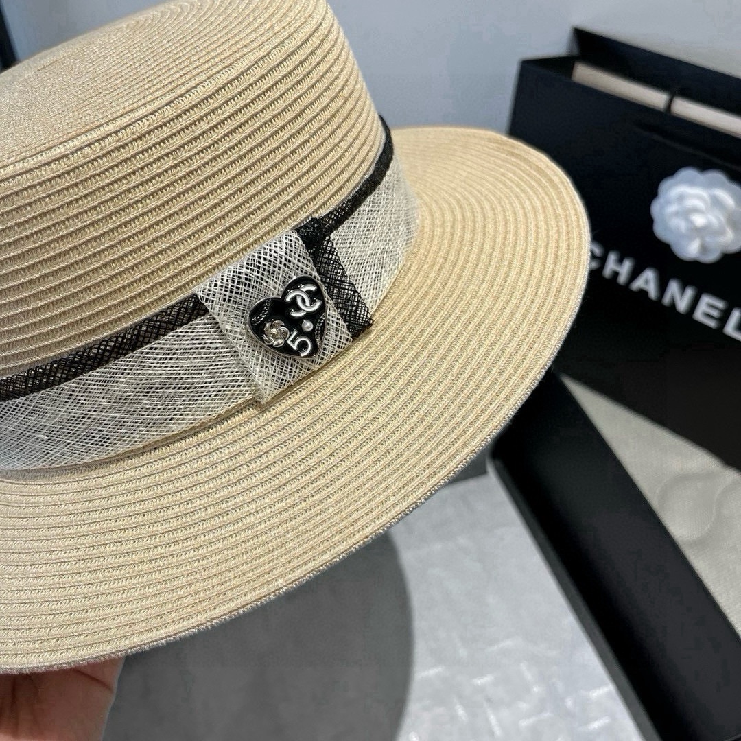 TOP CHANEL Flat Hat - Beige