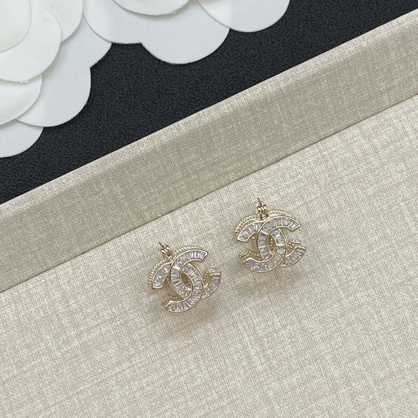 TOP CHANEL CC Earrings - Gold