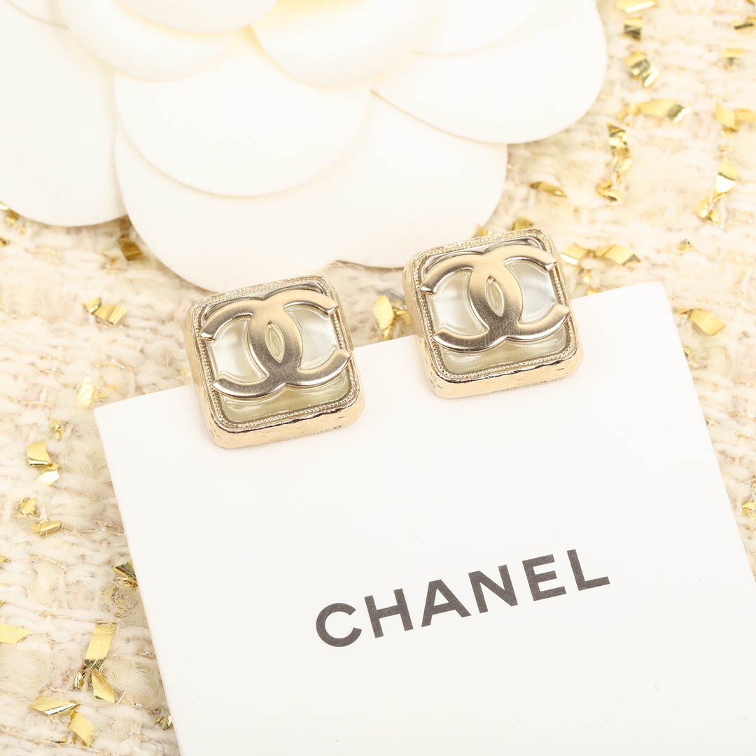 TOP CHANEL Block Resin CC Earrings