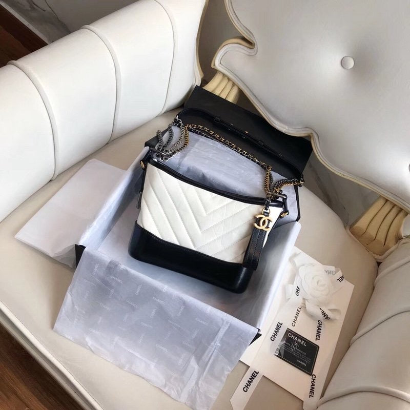 TOP CHANEL Gabrielle Bag Chevron Small 20cm  - Black & White
