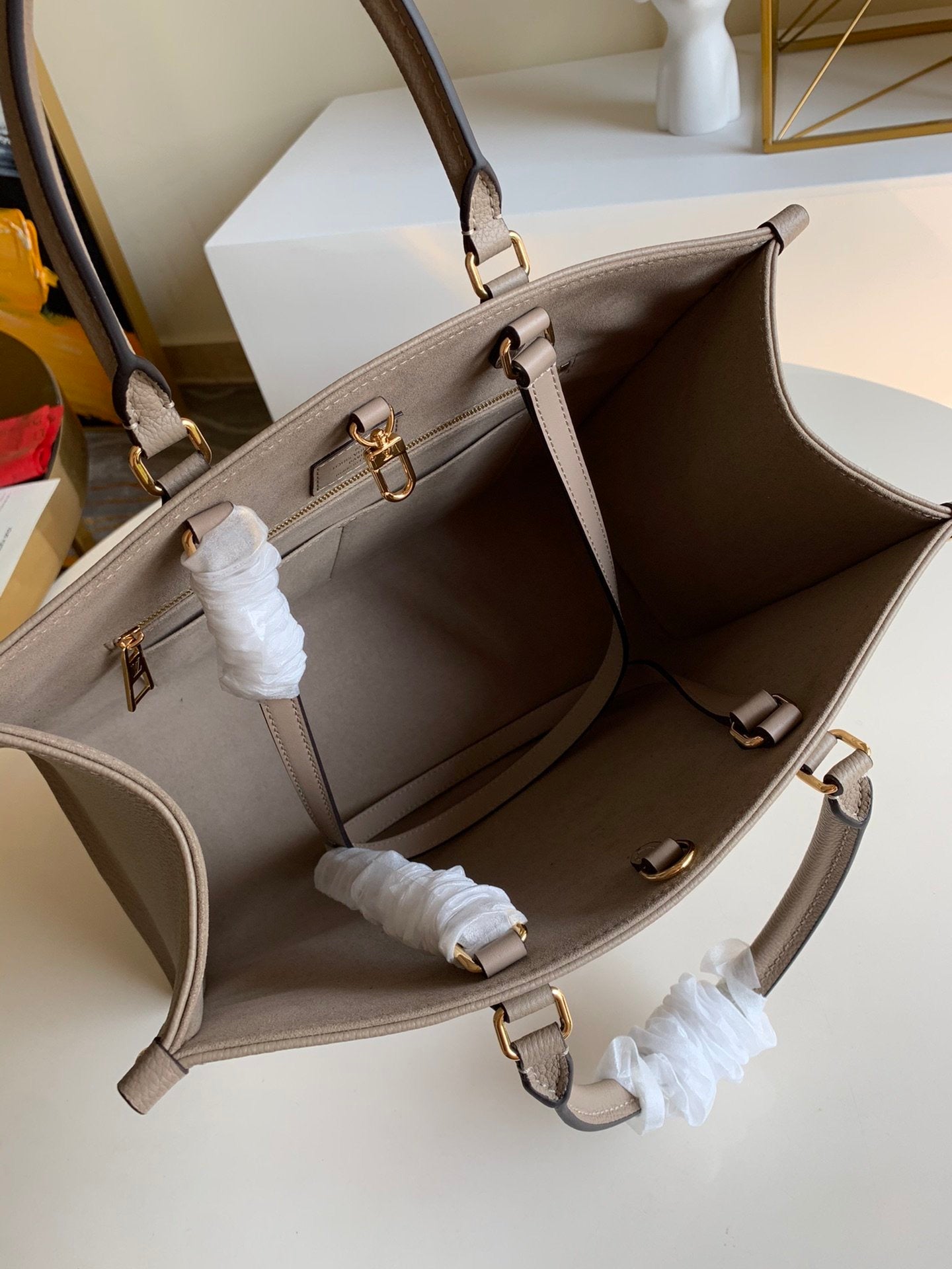 TOP Louis Vuitton LV  On The Go Empreinte 2 Tones Tote GM 41x34x19cm - Turtle Dove