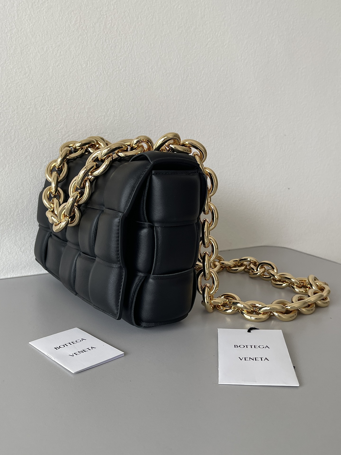 TOP Bottega Veneta BV Chain Cassette Bag - Black