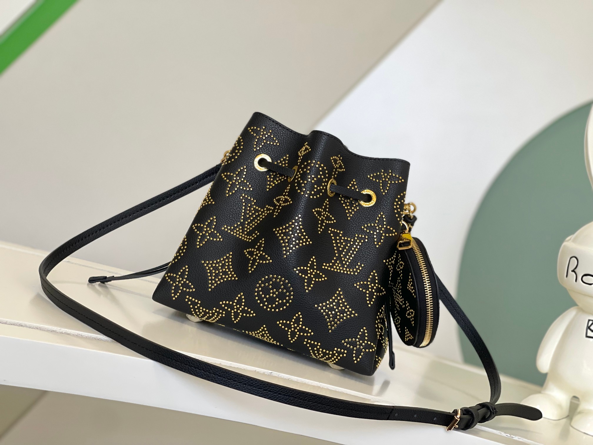 TOP Louis Vuitton LV Carved Cowhide Leather Bella Bucket Bag - 19x22x14cm - 2 Colors