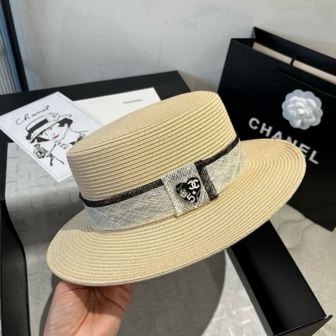 TOP CHANEL Flat Hat - Beige