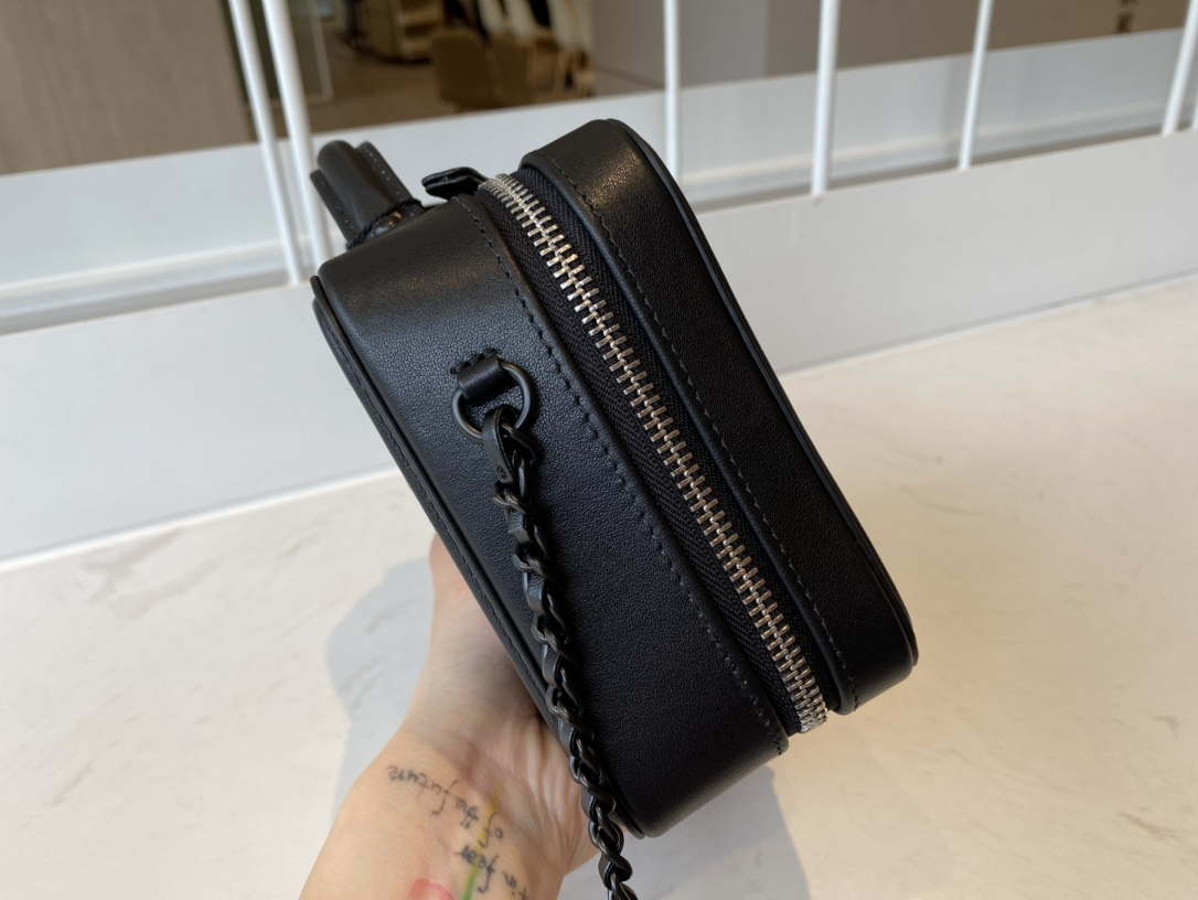 TOP CHANEL Vanity Case Small  - All Black