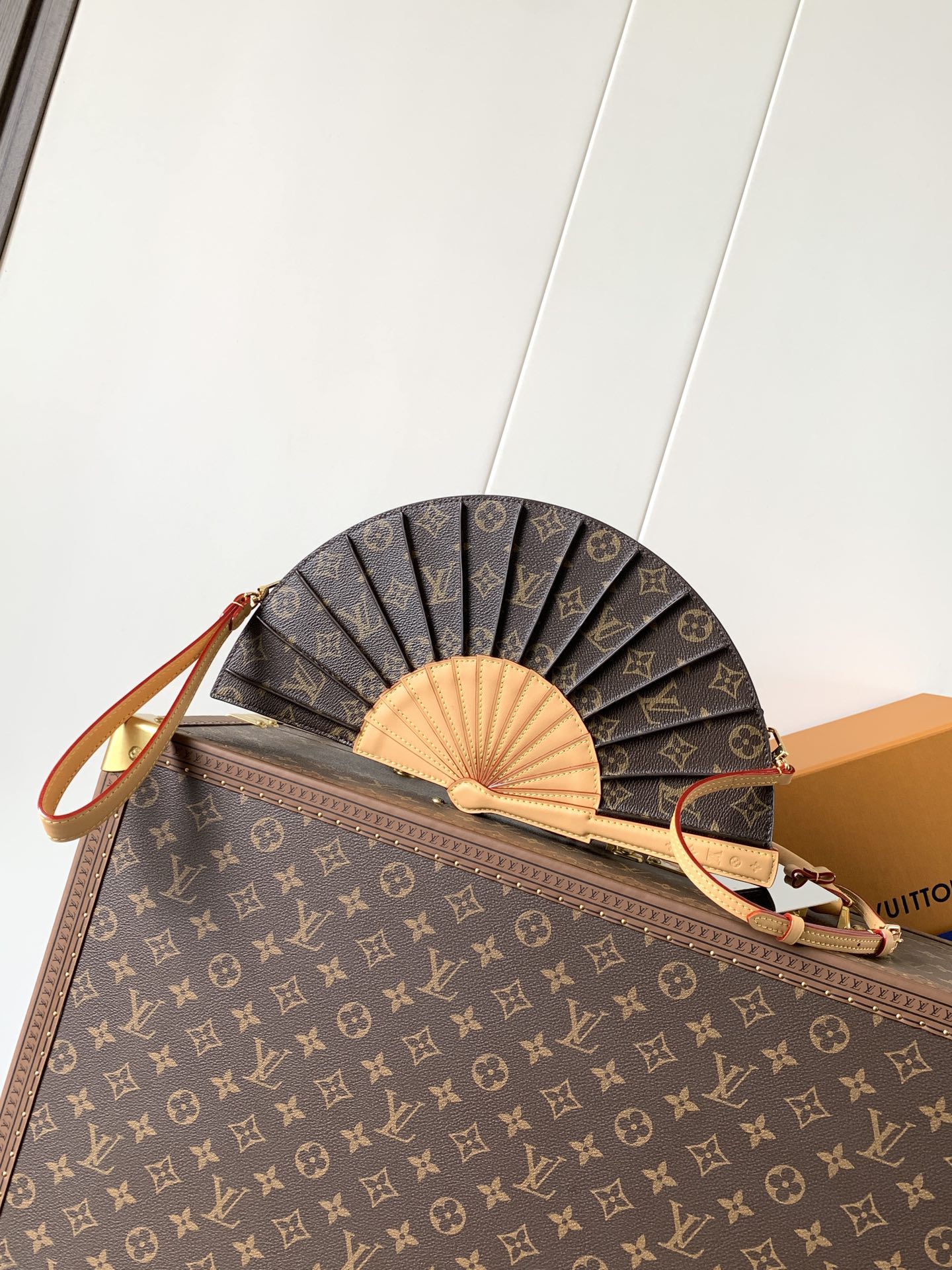 TOP Louis Vuitton LV Monogram Fan Handbag 19*6*37cm - Brown