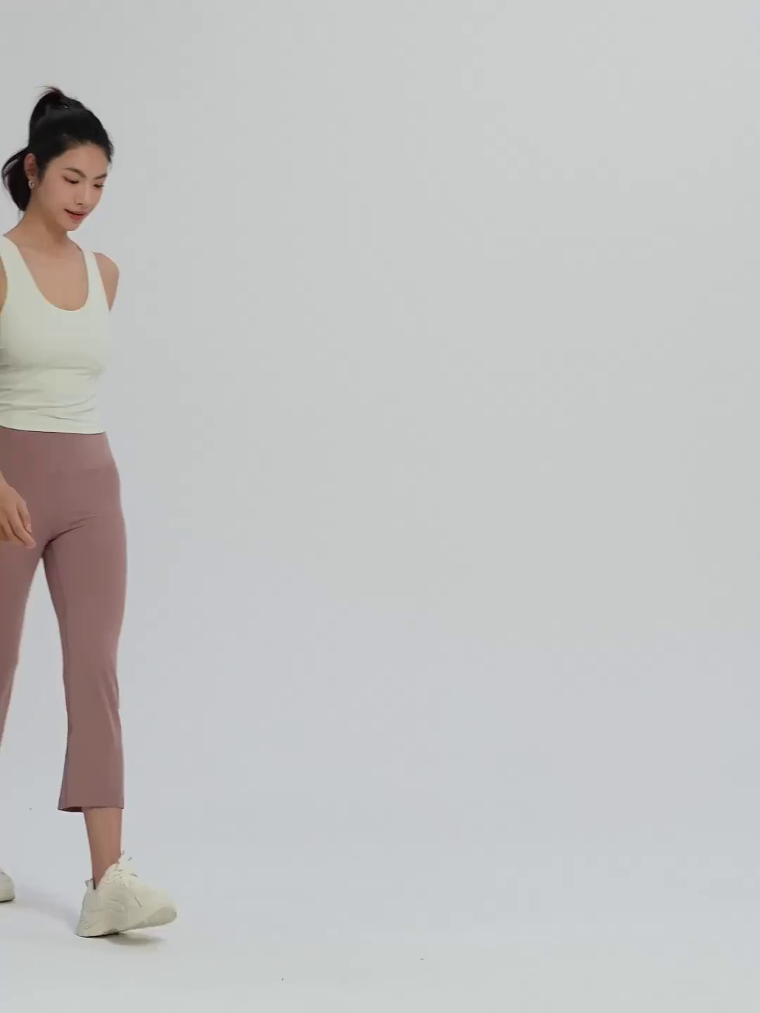 Leg Shaping Womens Capri Sports Pants with Lycra Stretch