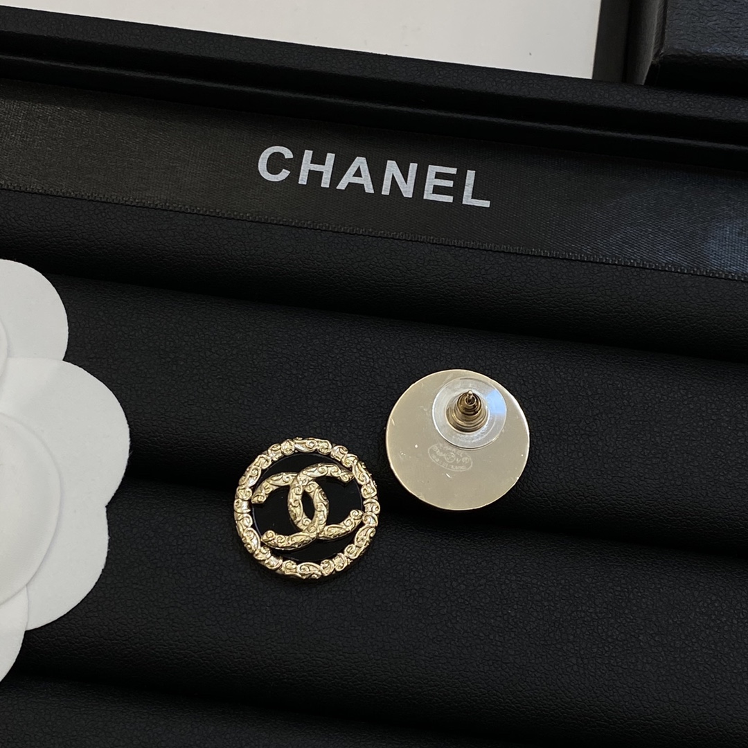 TOP CHANEL Earrings - Gold