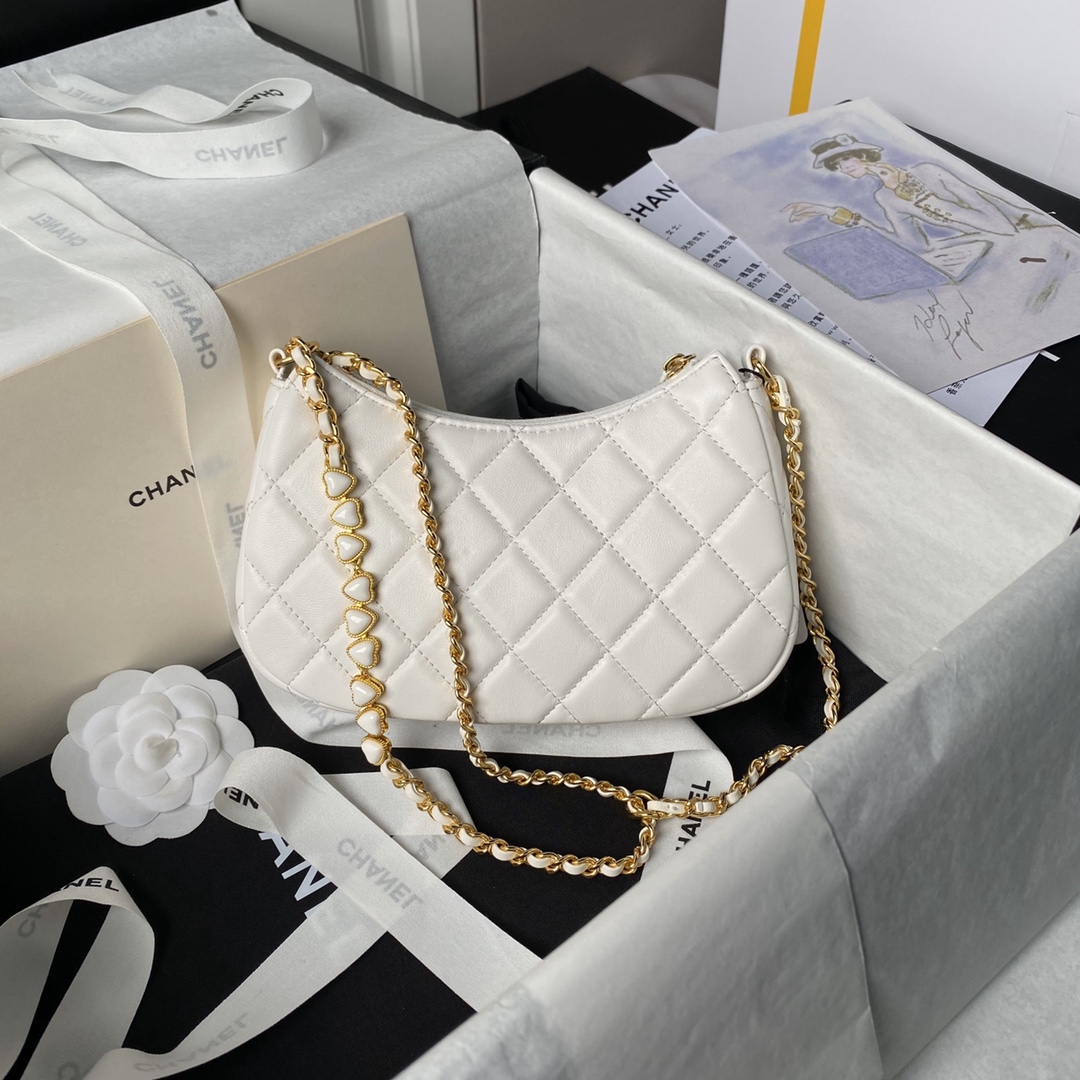 TOP CHANEL Enamel Buckle Hobo Heart Chain Bag 13x20x4.5cm - 3 Color