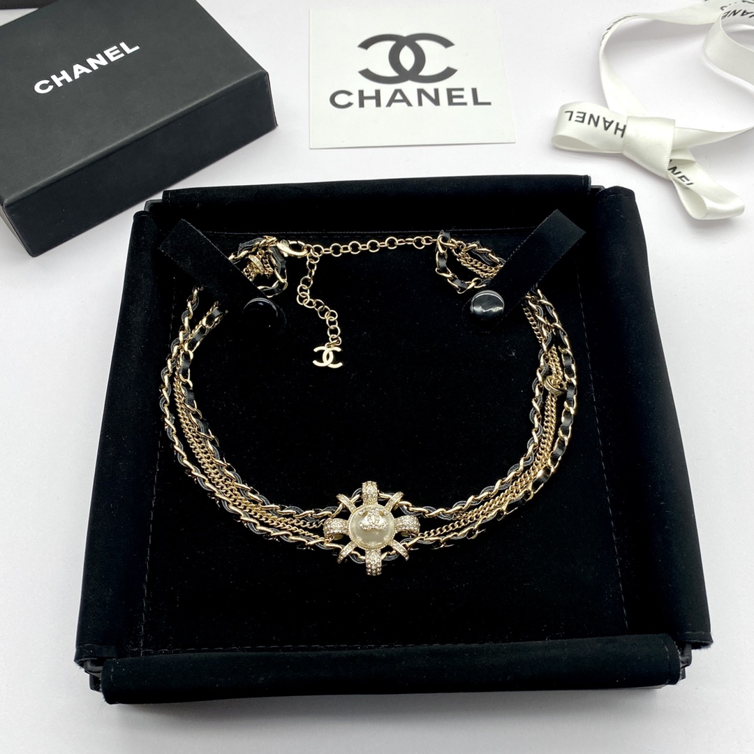 TOP CHANEL Choker Necklace