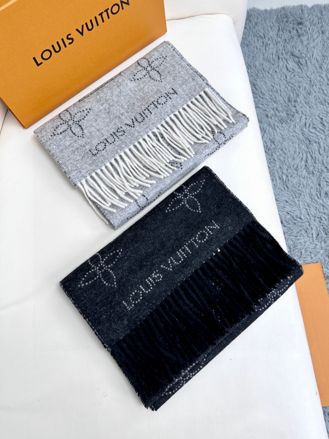 TOP Louis Vuitton LV Wool Scarf 196x28cm - 2 Color