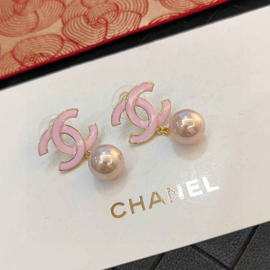 TOP CHANEL Pink Pearl CC  Earrings