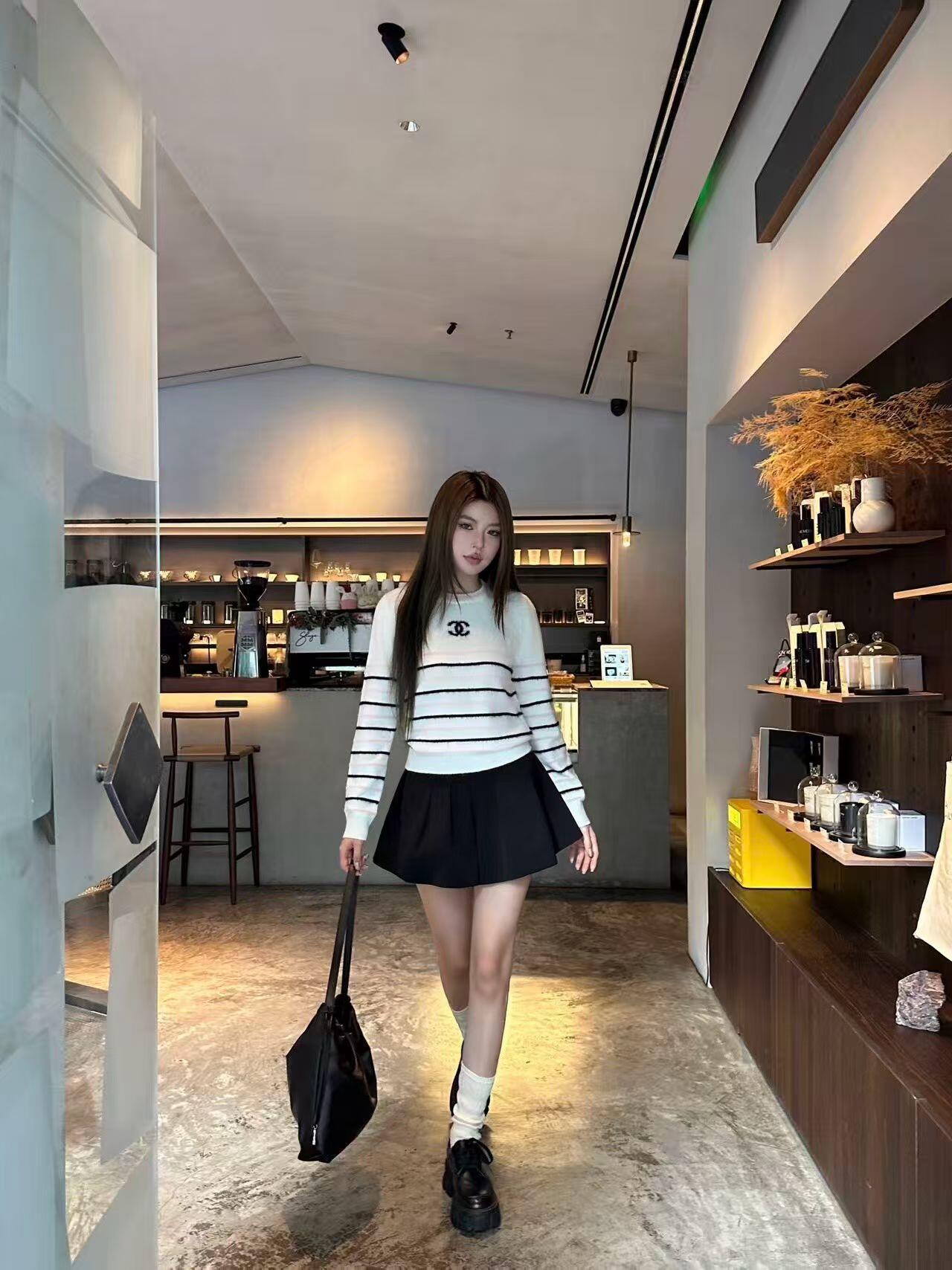 TOP CHANEL Sweater -  White