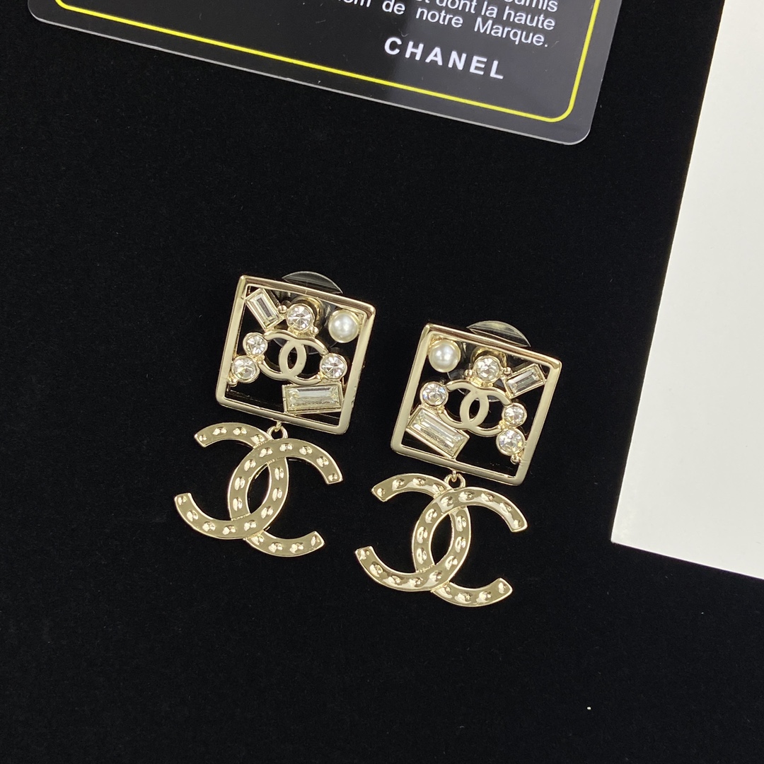 Top CHANEL Metal Square Crystal/Pearl Stud Earrings