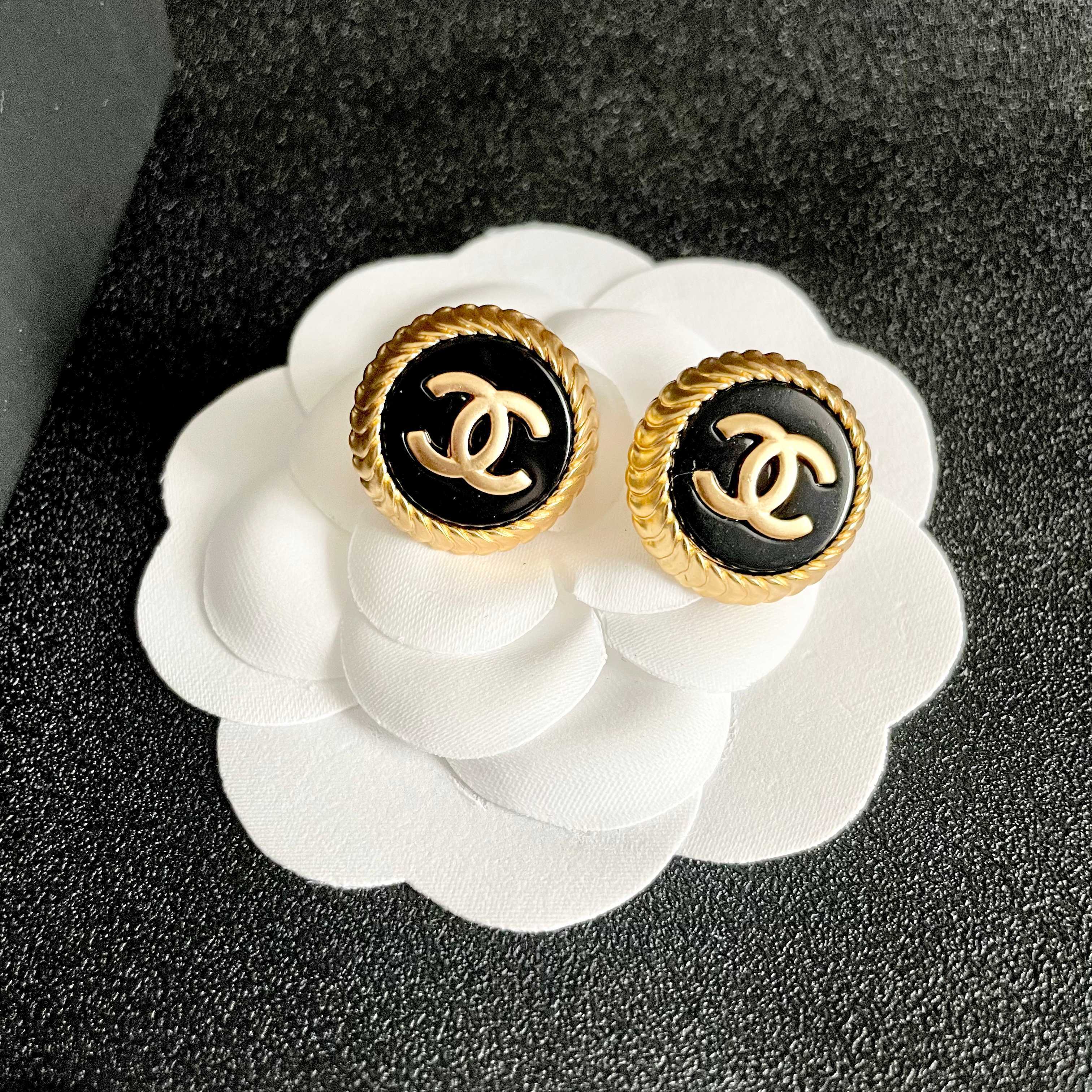TOP CHANEL CC Earrings - 2 Color