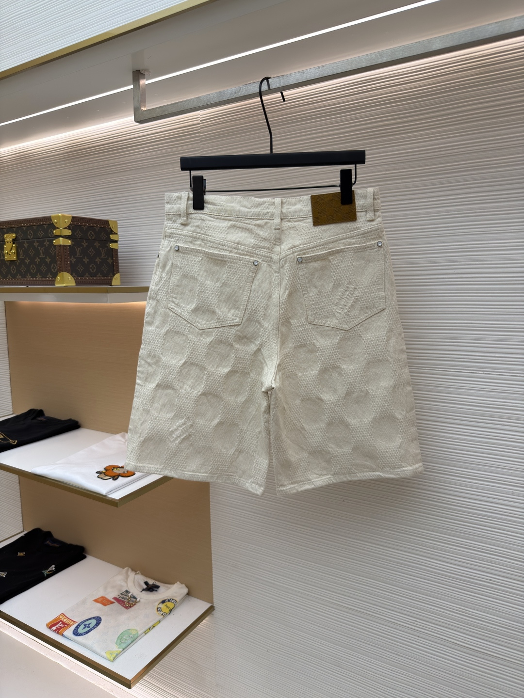 LOUIS VUITTON 字母凹凸棋格提花珠扣牛仔短裤