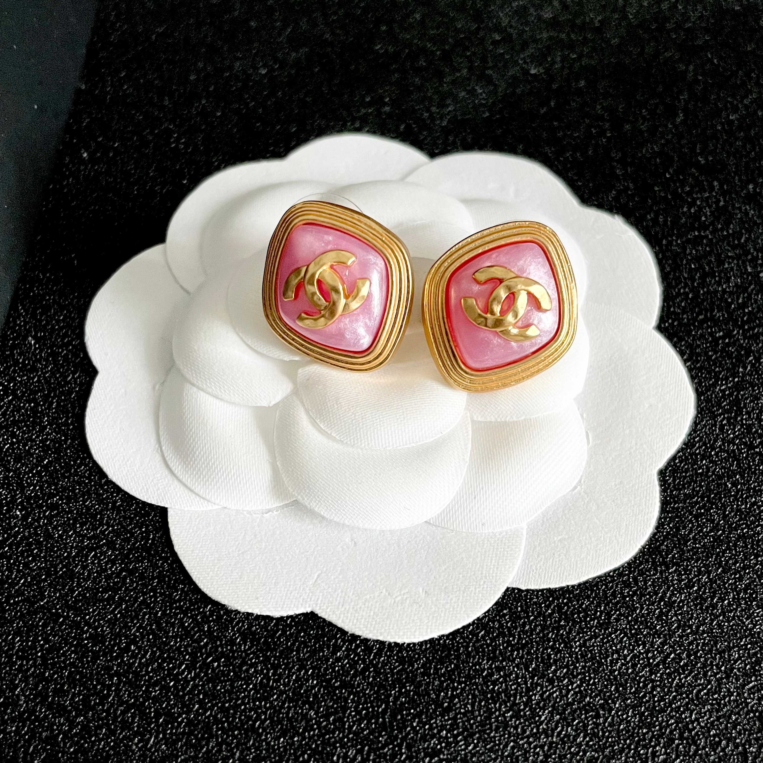 TOP CHANEL CC Earrings - Pink