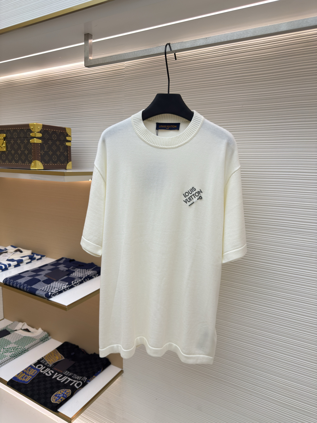 LOUIS VUITTON 刺绣字母别针短袖