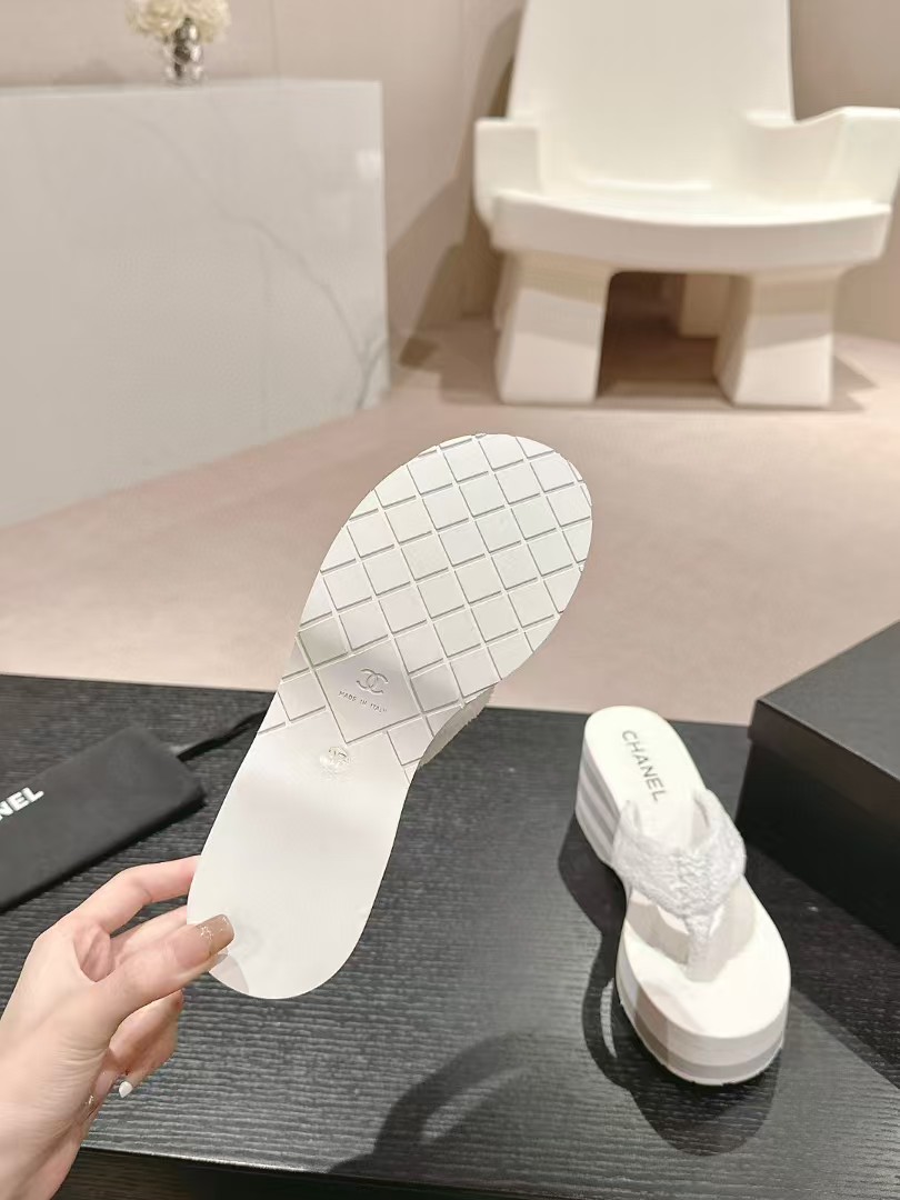 TOP CHANEL Logo Sliders - White