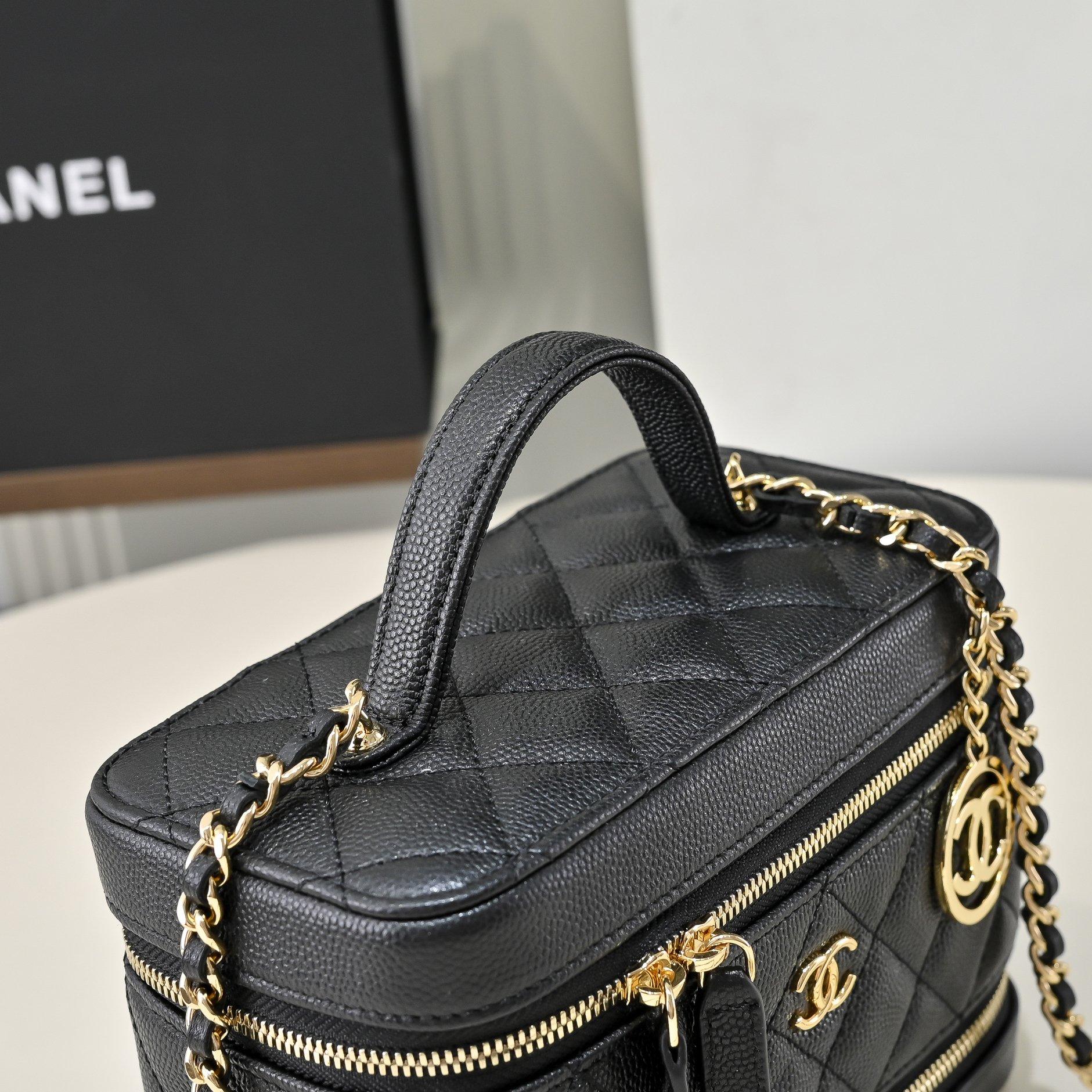 TOP CHANEL Double-layer Design Vanity Case 18-13-9cm - Black
