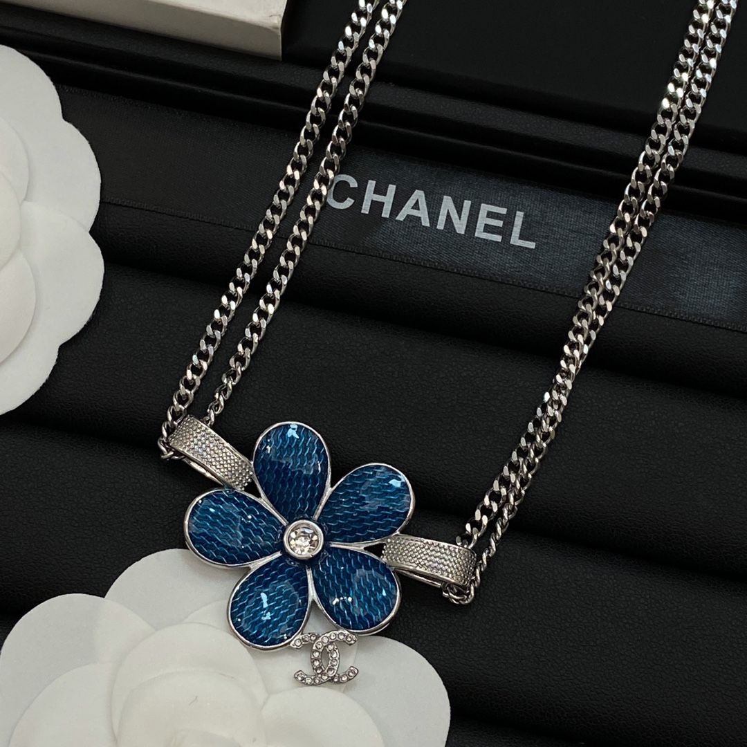 TOP CHANEL Necklace Bracelet Earrings Set - Silver