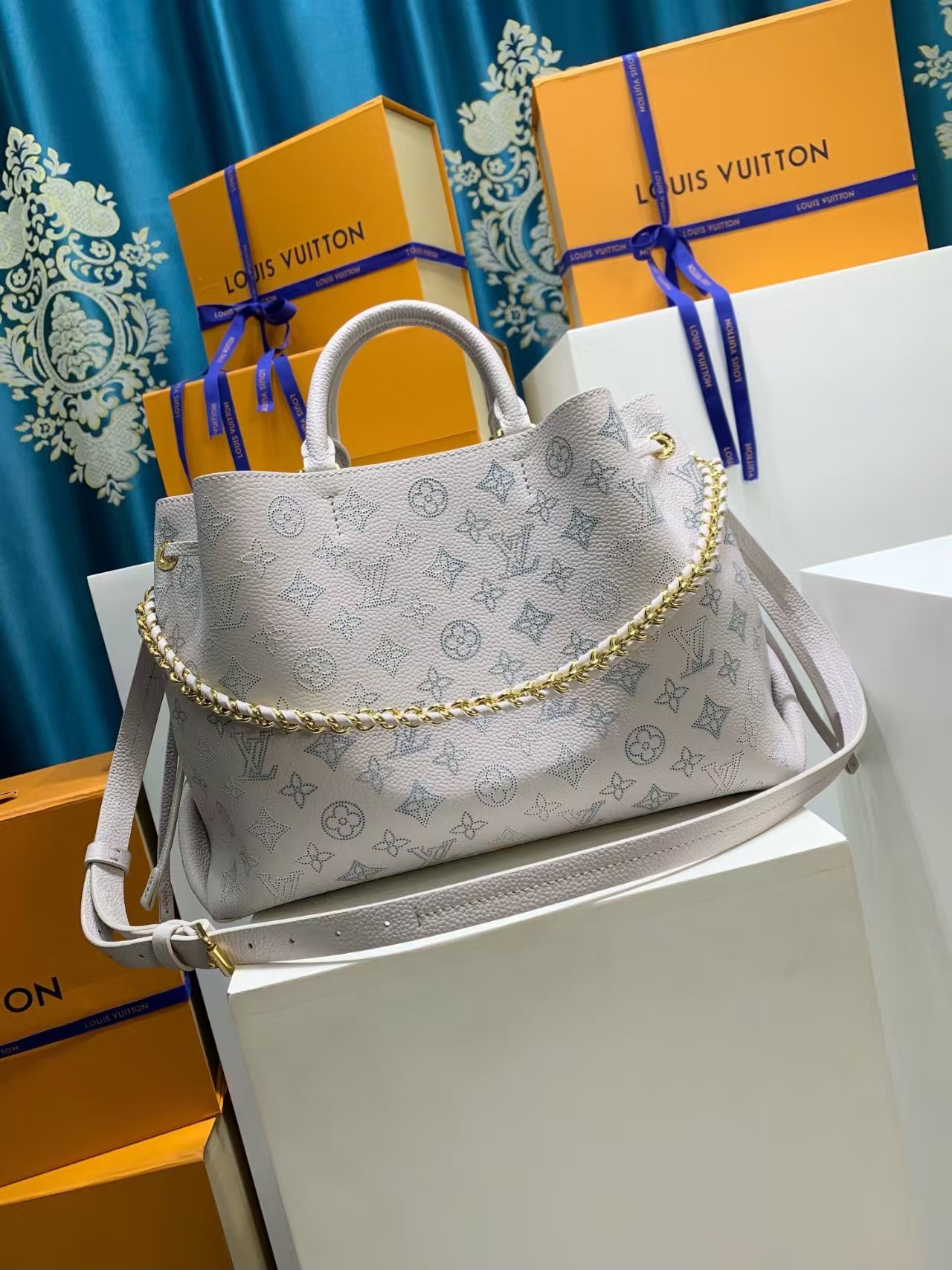 TOP Louis Vuitton LV Bella Tote Bag 23x13x32cm - Light Gray