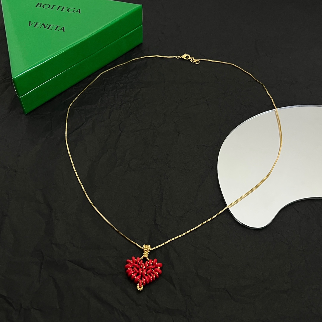 TOP Bottega Veneta BV Heart Necklace - Gold
