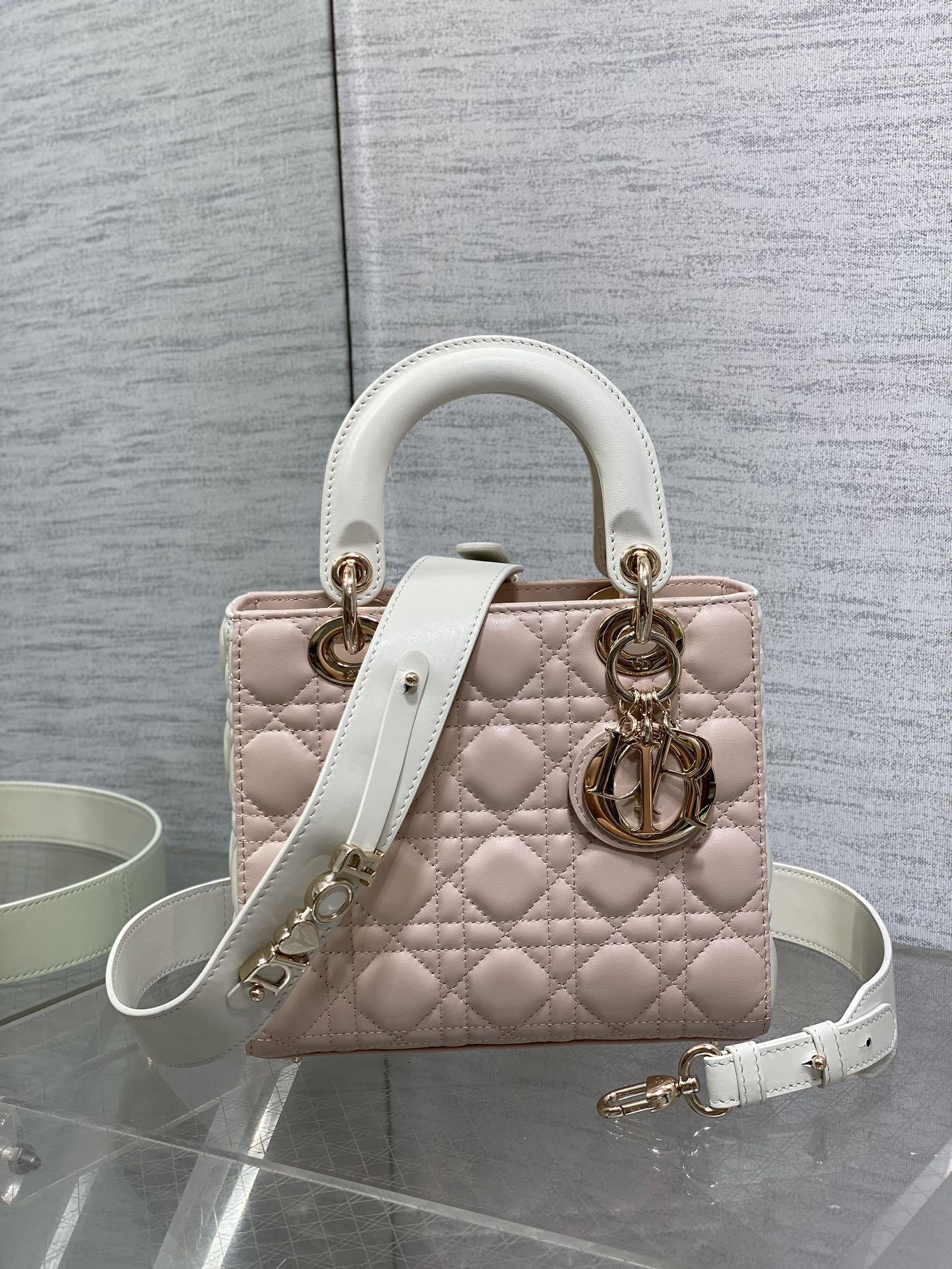 TOP Christian Dior Lady Dior  Bag 20×16.5×8cm - Pink and White